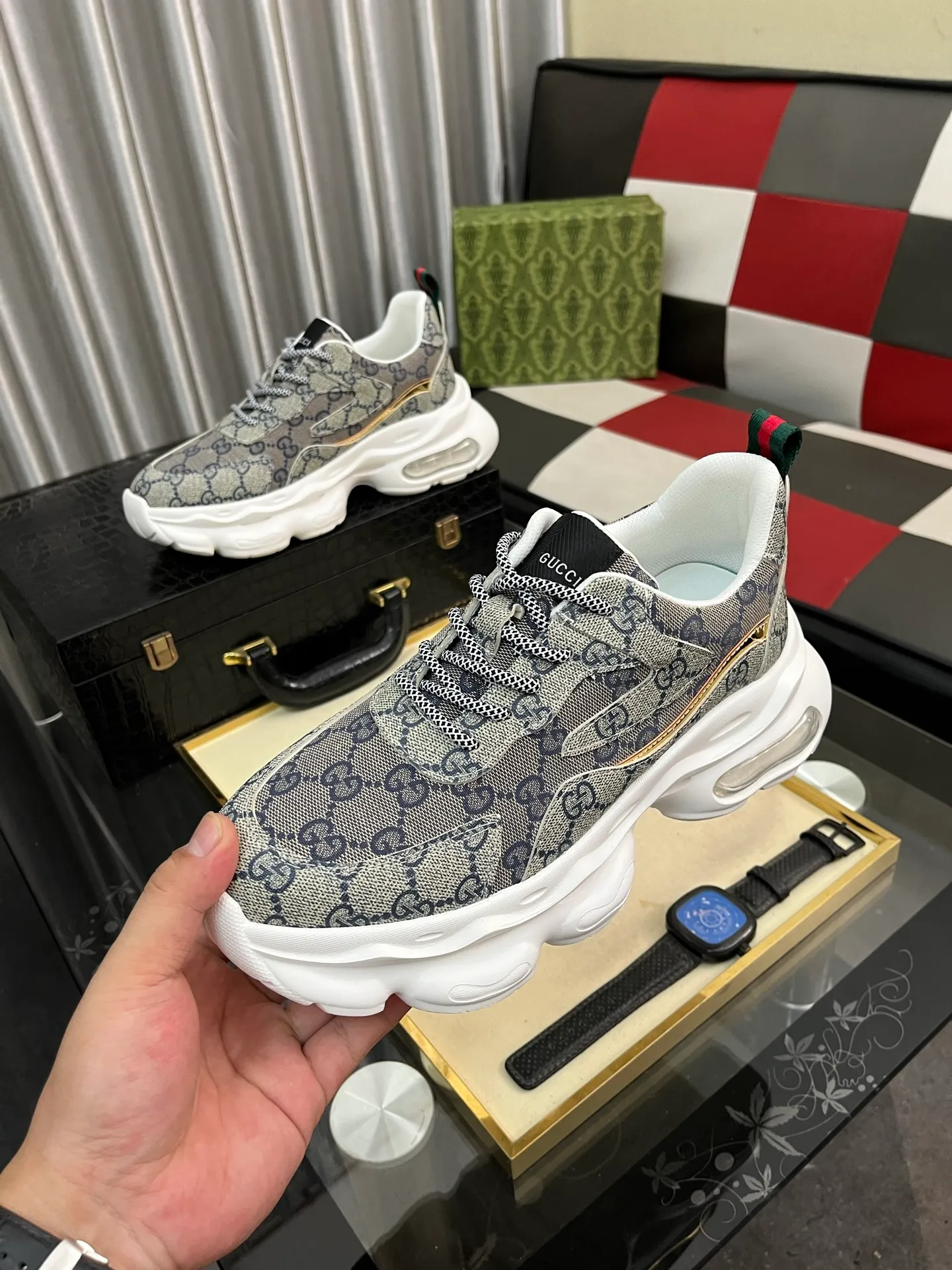 Men's shoes💰438⌚️⌚️[Gucci] Gucci's new men's genuine leather casual shoes, the highest version on the market, any comparison is welcome🆚! The original leather has excellent texture and is super high-end! Fetal sheep net lining imported from Italy, removable pad! Luxurious materials and fine workmanship, highly recommended! Code number: 38-444️⃣Colors available